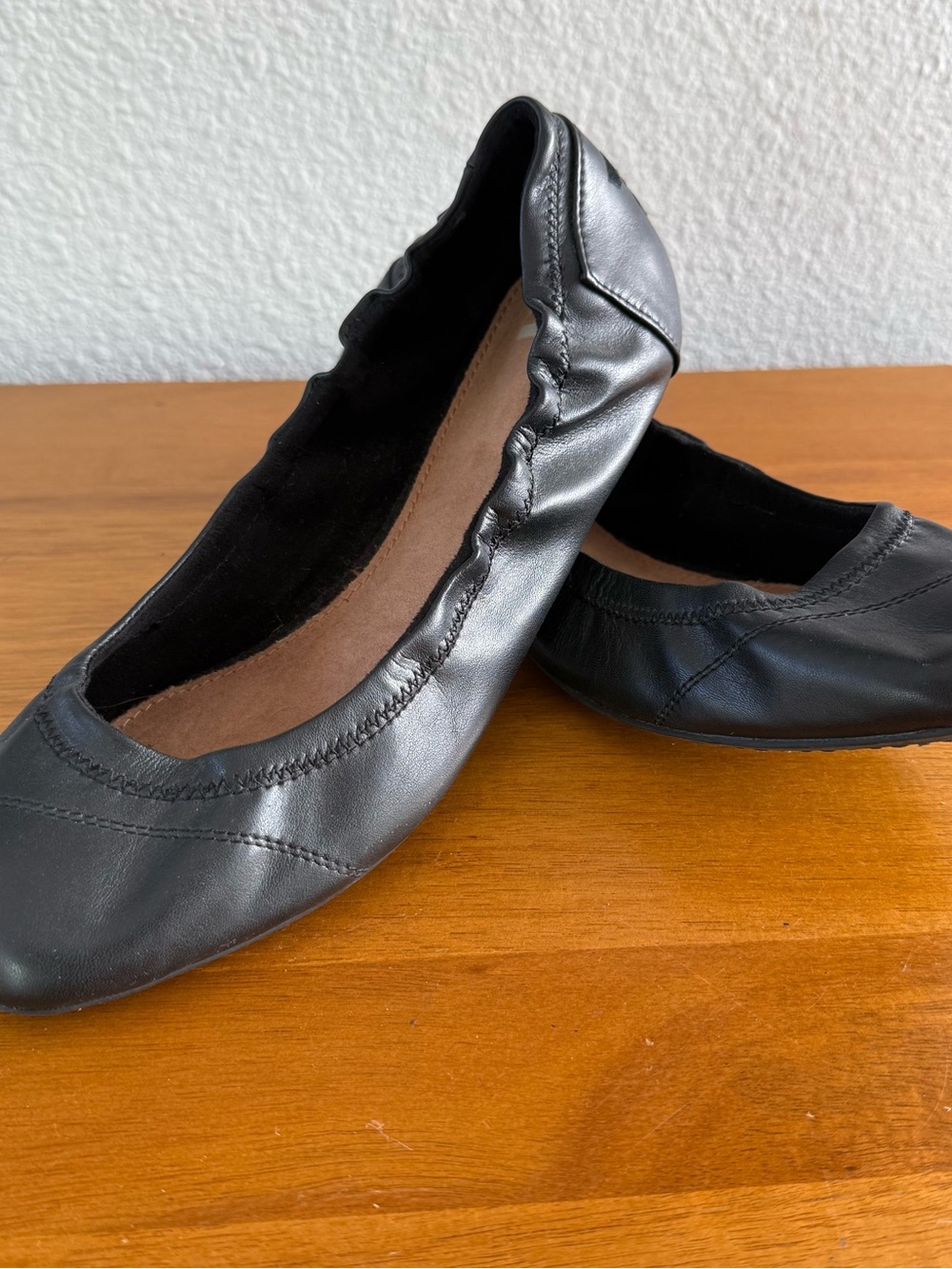 NWT TOMS Leather Black Ballet Flats Women’s - Size 9 Comfort